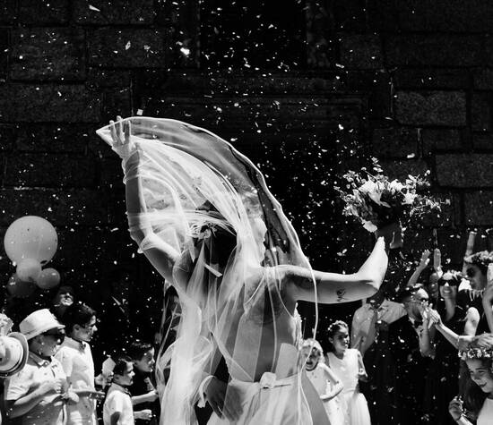 saída da igreja - fotografia de casamento em movimento - fotografia de casamento espontânea - Nelson Marques + Andreia Torres Photography