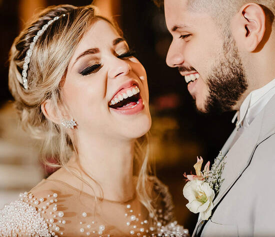 Noivos Sorrindo -  Fotógrafo de Casamento em Teresópolis