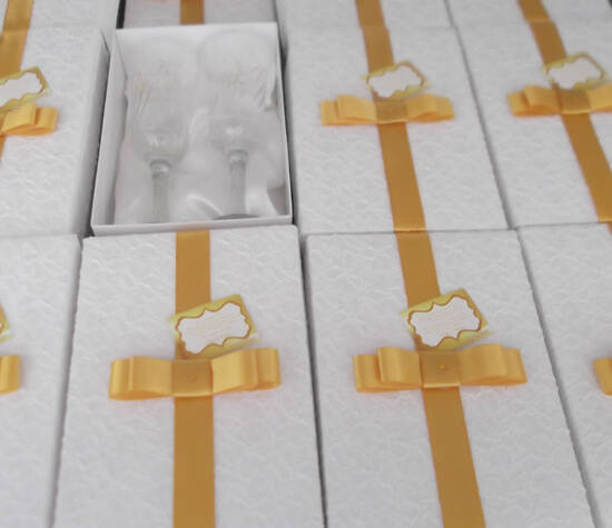 caixas em renda com taças personalizadas em ouro. Paulinia 