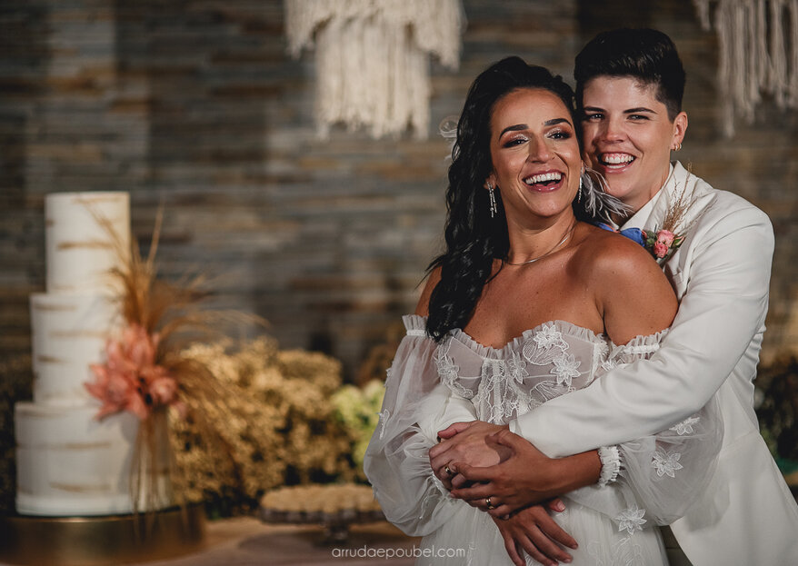 Carla &amp; Lara: Casamento emocionante e com decoração deslumbrante para celebrar uma linda história de amor