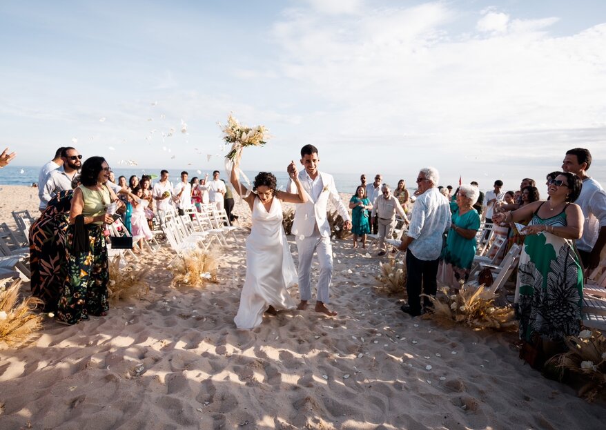 Patrícia &amp; Lucas: Casamento praiano e tropical organizado com maestria por Chris Ventura Cerimonial &amp; Eventos