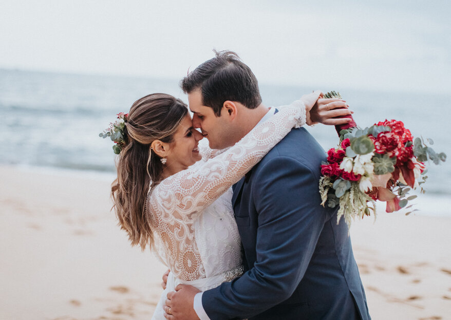 Thais e Giulianno: casamento animado no litoral de São Paulo