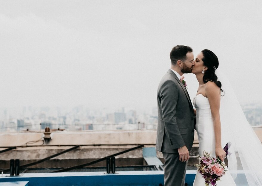 Mariana &amp; Scott: Casamento moderno e urbano realizado em rooftop paulistano com assessoria de Barbara Grion